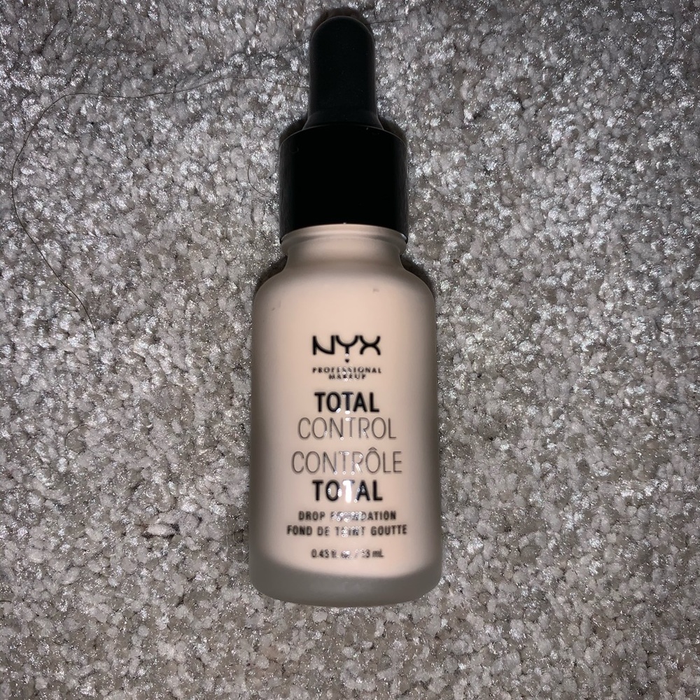 NYX TOTAL CONTROL DROP FOUNDATION (Vanilla)